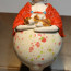 Oya femme avec sa capeline rouge et ses hérissons - 377