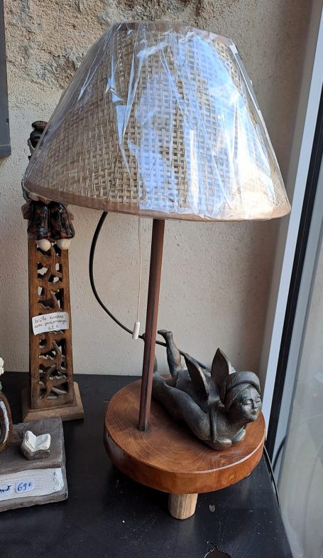 Lampe avec son ange, 139 € Lampe avec son ange, 139 €
